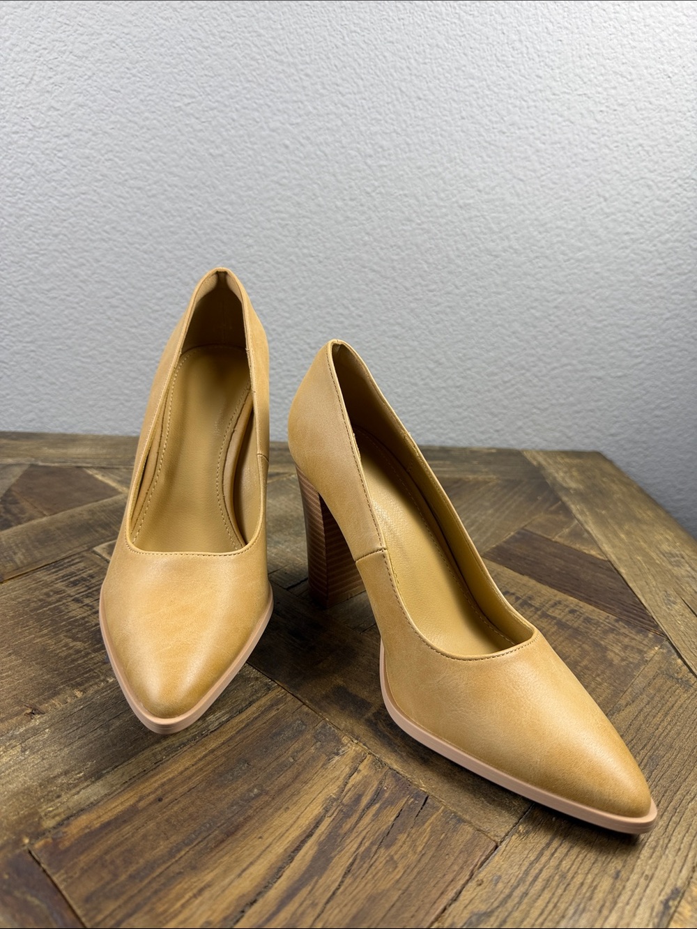 Size 7.5 Women’s Tan Pointed-Toe Stacked Block Heel Pumps